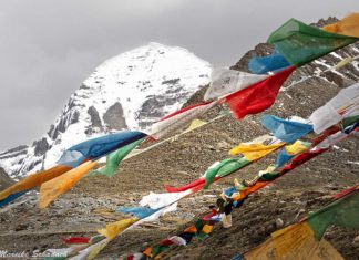 Trekking around the Mount Kailash Trekking um den Mount Kailash
