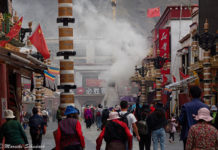 Barkhor in Lhasa – Pilgerweg und Shoppingmeile Barkhor in Lhasa – Pilgerweg und Shoppingmeile