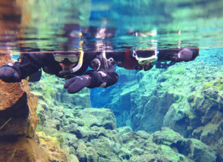 Silfra-Spalte – Schnorcheln zwischen zwei Kontinentalplatten Silfra-Spalte - Schnorcheln zwischen zwei Kontinentalplatten in Island