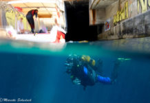 Diving in a submarine bunker Tauchen im U-Boot-Bunker