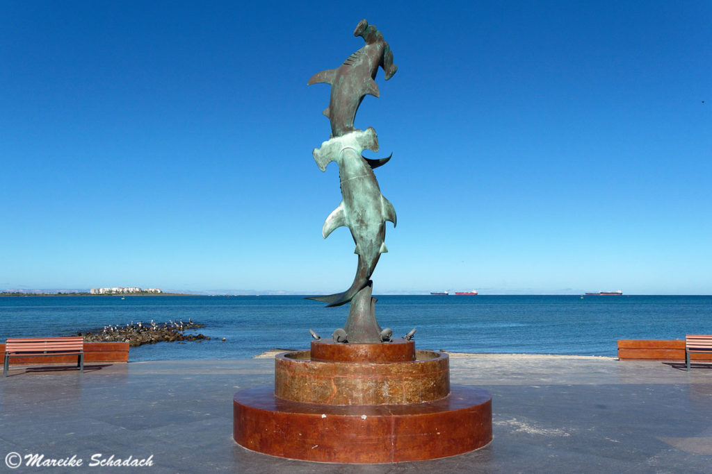 Hammerhai-Skulptur am Malecón in La Paz, Mexiko