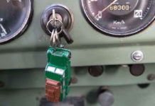 Vom Spielzeugauto zum Schlüsselanhänger – DIY in 5 Schritten Vom Spielzeugauto zum Schlüsselanhänger - DIY in 5 Schritten