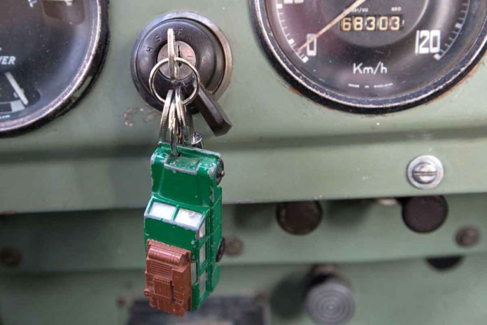 Vom Spielzeugauto zum Schlüsselanhänger - DIY in 5 Schritten