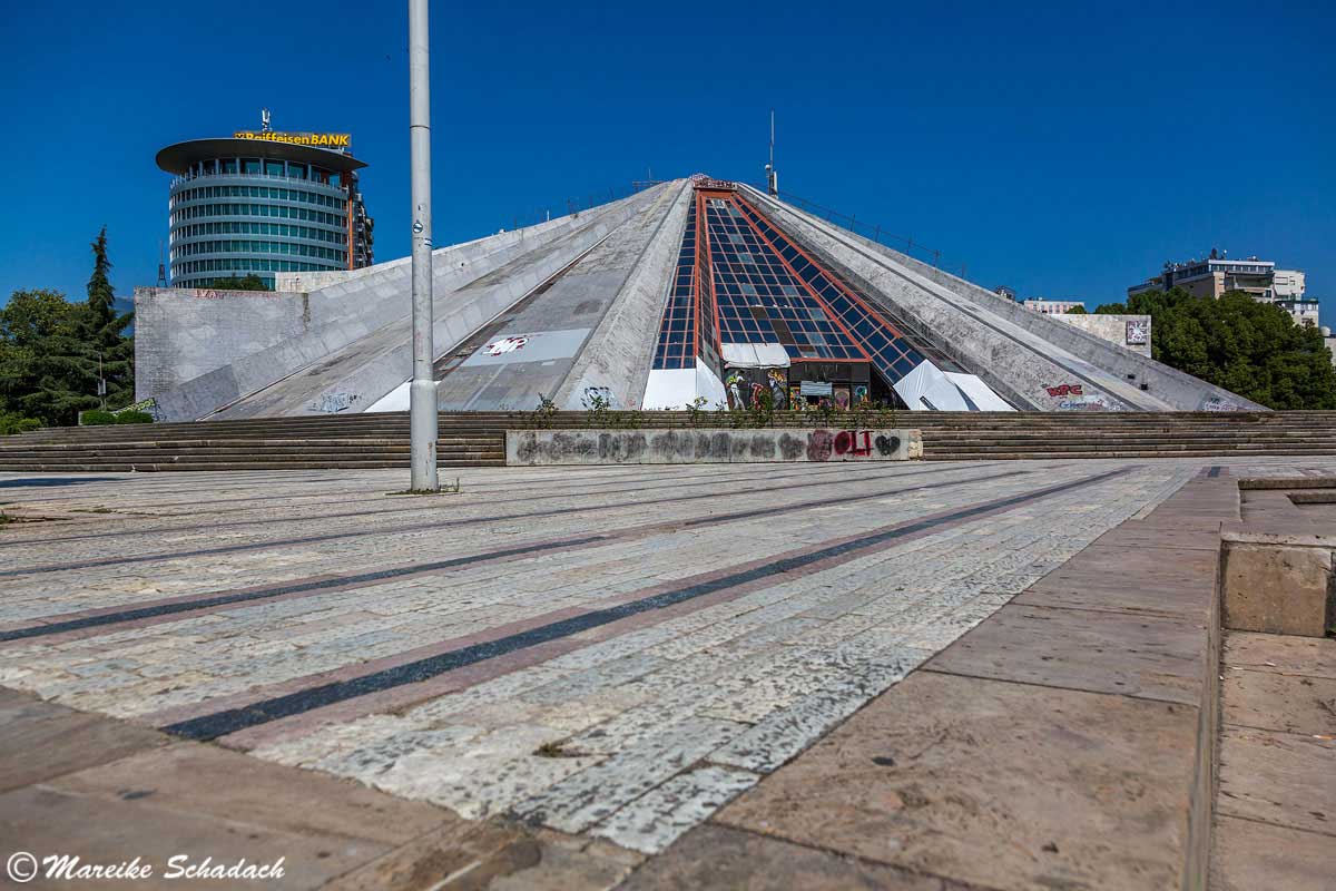 Die Tirana-Pyramide war ein Highlight während unsers Roadtrips in Albanien.   