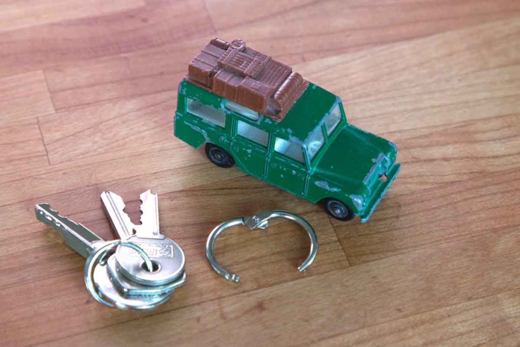 Vom Spielzeugauto zum Schlüsselanhänger - DIY in 5 Schritten