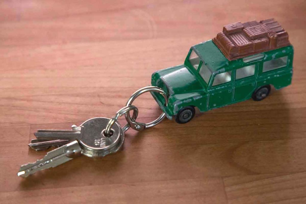 Vom Spielzeugauto zum Schlüsselanhänger - DIY in 5 Schritten