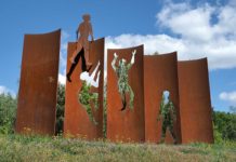 Berlin Wall Trail - 15 Highlights around West Berlin Berliner Mauerweg – 15 Highlights rund um West-Berlin