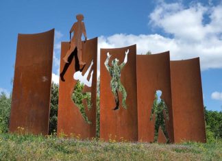 Berlin Wall Trail - 15 Highlights around West Berlin Berliner Mauerweg – 15 Highlights rund um West-Berlin