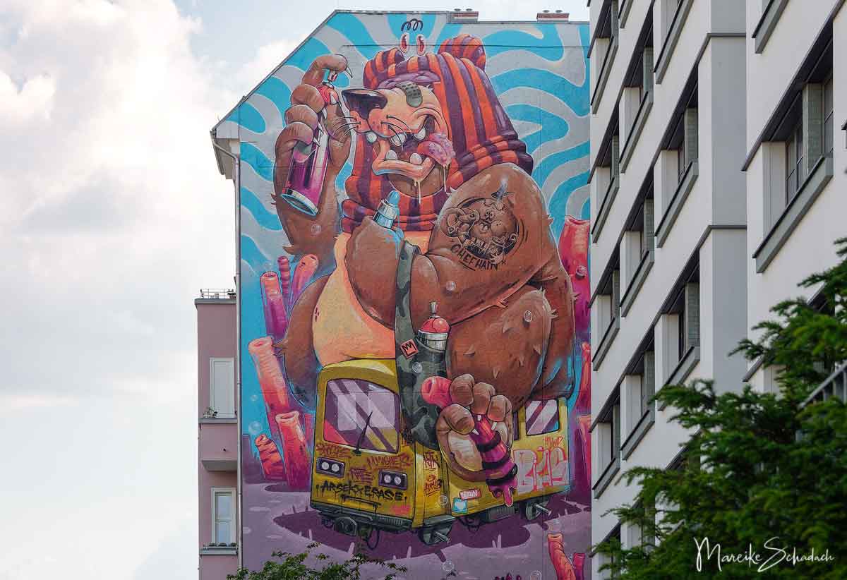 Mural von Arsek Erase, HRVB the Weird: The Berlin Bomber - Street Art Map Berlin