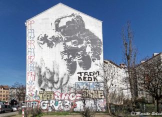 Street Art Guide & Map Berlin Friedrichshain-Kreuzberg Street Art Map – Berlin Friedrichshain-Kreuzberg. Astronaut/Cosmonaut von Victor Ash