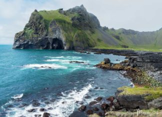 Vestmannaeyjar - Hike to the windiest Place in Iceland Westmännerinseln – Wanderung zu den Puffins am windigsten Ort in Island