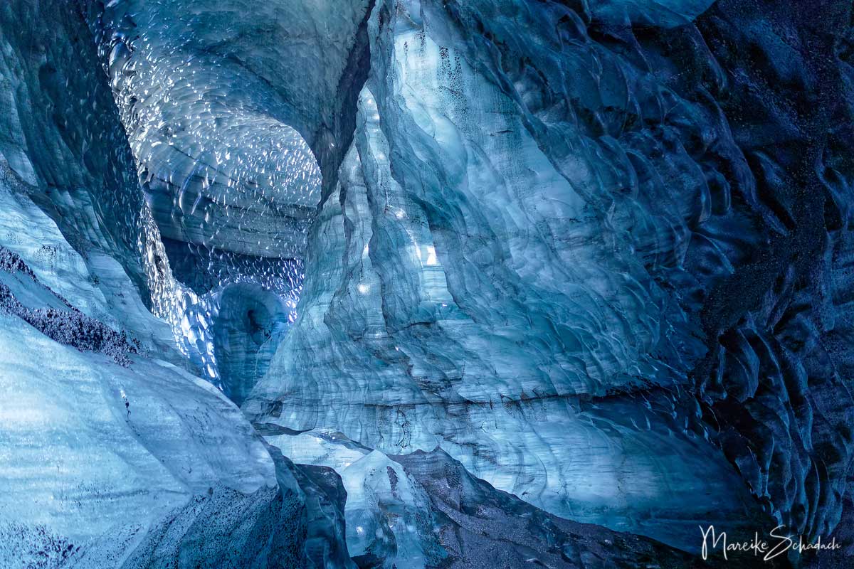 Eishöhle unter Wasser