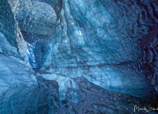 Katla Ice Cave in Iceland - Entrance to a Fairytale World Katla-Eishöhle in Island – Eingang zu einer Märchenwelt