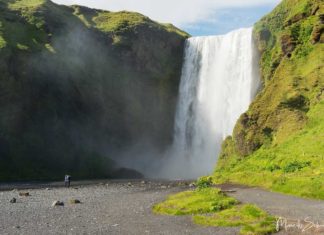 Skógafoss - one of the most beautiful Waterfalls in Iceland Skógafoss – einer der schönsten Wasserfälle Islands