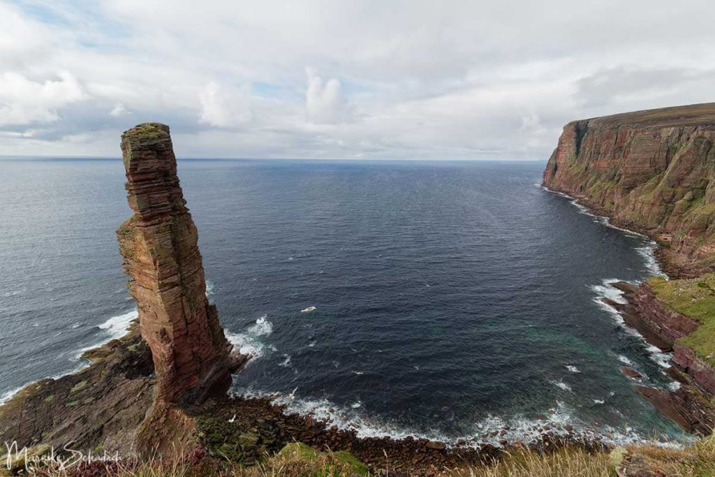 Blick auf den Old Man of Hoy - Sea Stack auf den Orkneys