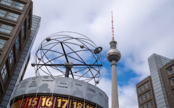 DDR-Architektur in Berlin: Fototour vom Alexanderplatz zum Frankfurter Tor