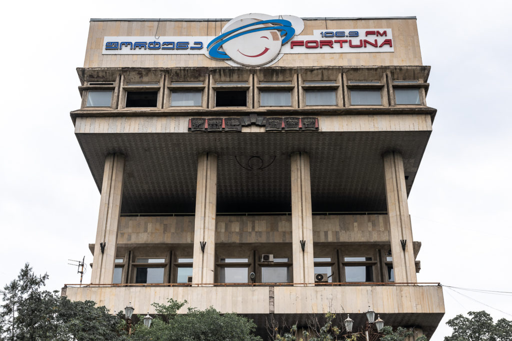Sowjetische Architektur und Brutalismus in Tiflis - Radio Computing Centre in Tiflis