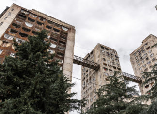 Zukunftsvisionen von Gestern: Sowjetische Architektur in Tiflis Zukunftsvisionen von Gestern: Sowjetische Architektur und Brutalismus in Tiflis