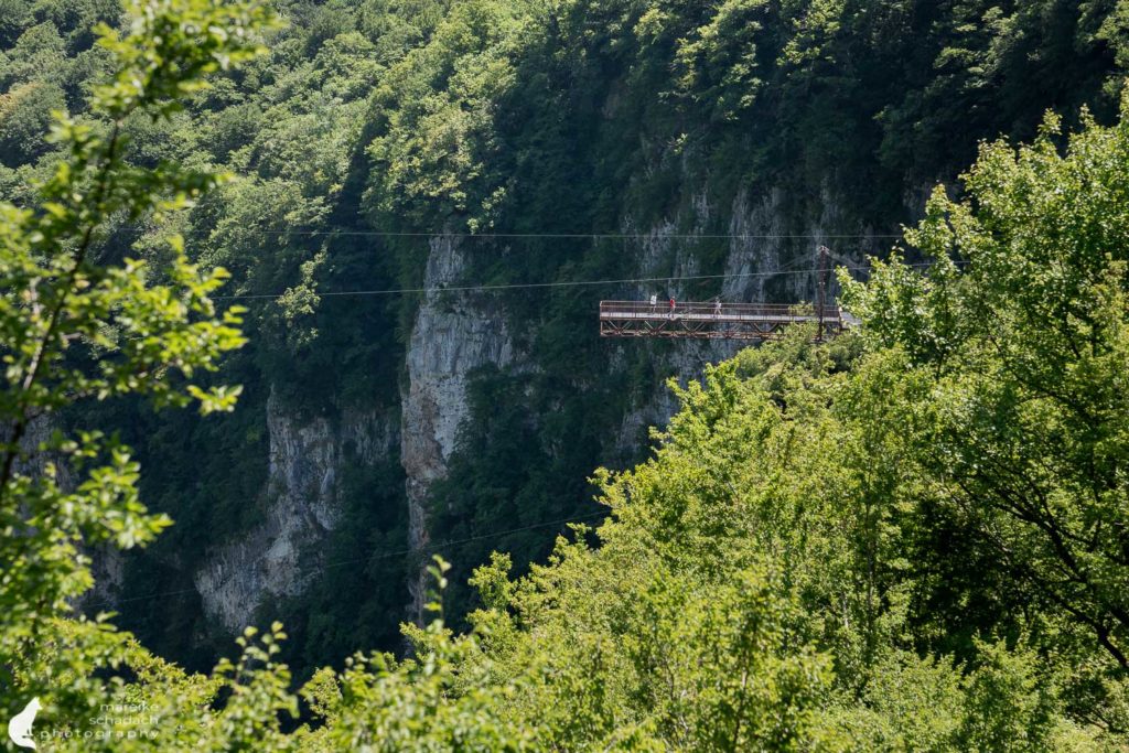 Hanging Cliff Trail am Okatse Canyon in Georgien