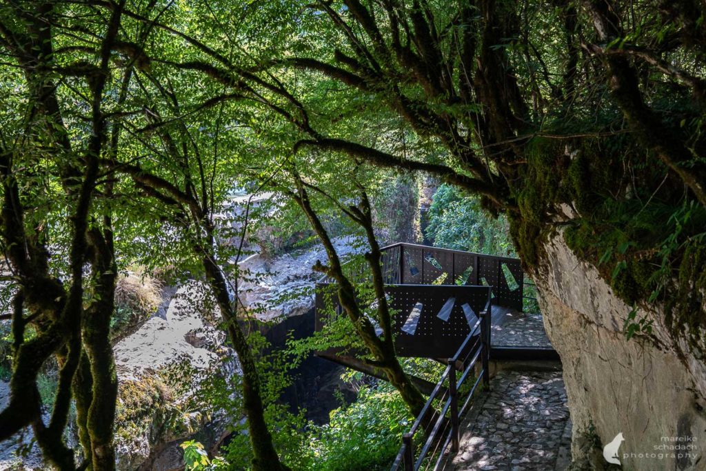 Aussichtsplattform im Martvili Canyon in Georgien