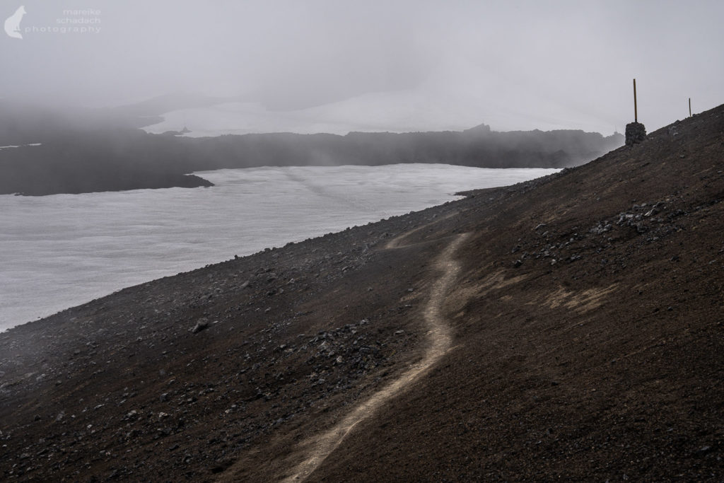 Fimmvörðuháls zwischen den Vulkanen Eyjafjallajökull und Myrdalsjökull – Trekking in Island