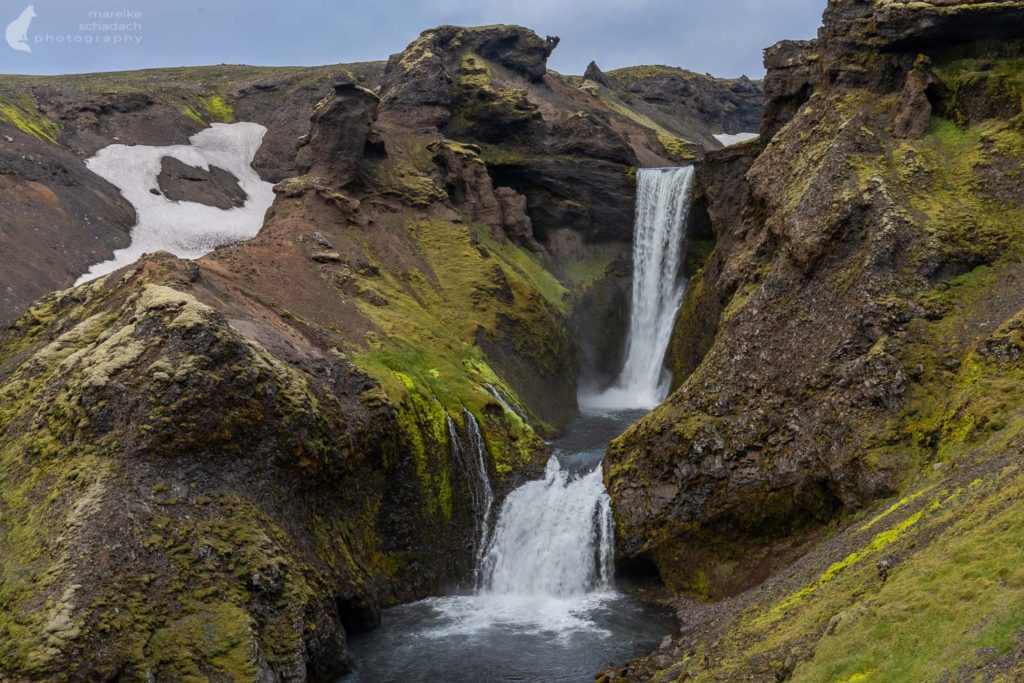 Wasserfall am Fimmvörðuháls Trail – Trekking in Island
