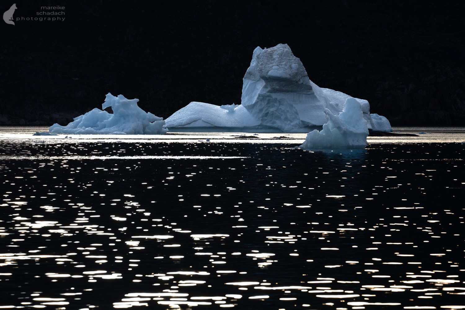 Grönland Kajaktour –  Eisberg im Gegenlicht