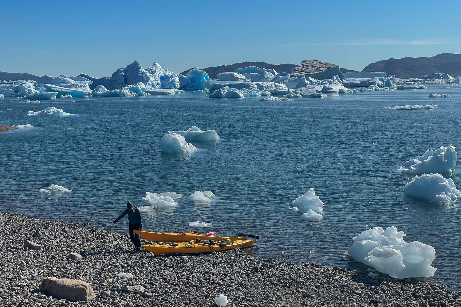 Grönland Kajaktour –  Kajaks am Ufer