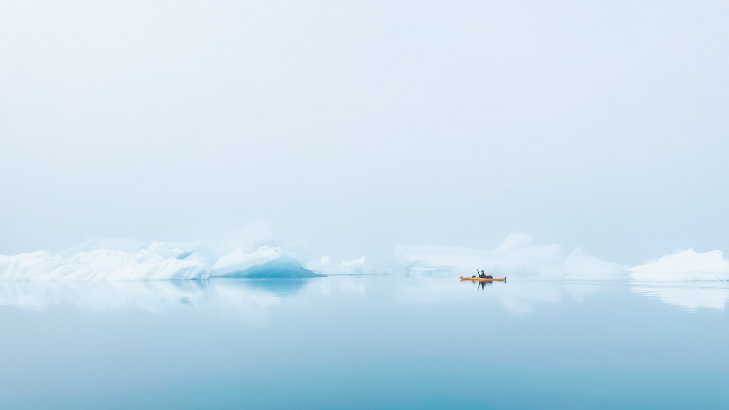 Grönland Kajaktour – Paddeln in einem Meer aus Eisbergen