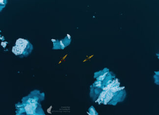 Greenland Kayak Tour - Paddling in a Sea of Icebergs Grönland Kajaktour – Paddeln in einem Meer aus Eisbergen