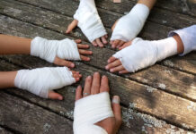 Outdoor-Erste-Hilfe: Draußen hilft nur, was du kannst Outdoor Erste-Hilfe: Draußen hilft nur, was du aus dem Stand kannst und oft genug geübt hast.