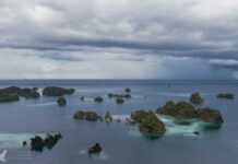 Kajaktour durch die Inselwelt von Misool, Indonesien Kajaktour durch die Inselwelt von Misool, Indonesien