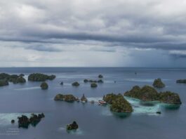Kajaktour durch die Inselwelt von Misool, Indonesien