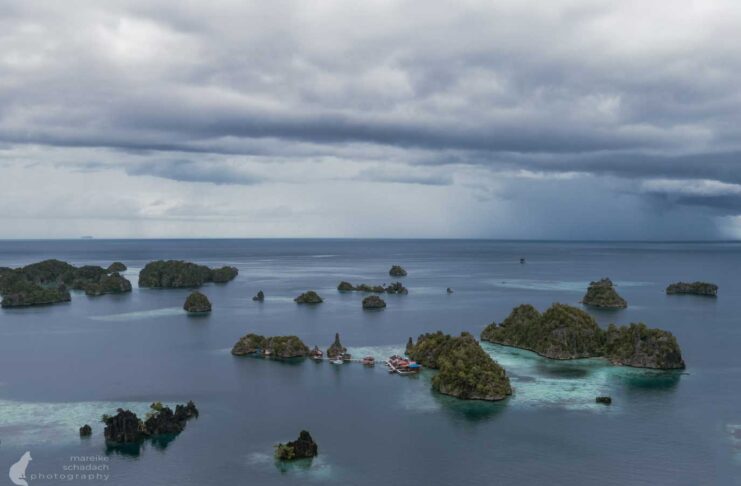 Kajaktour durch die Inselwelt von Misool, Indonesien